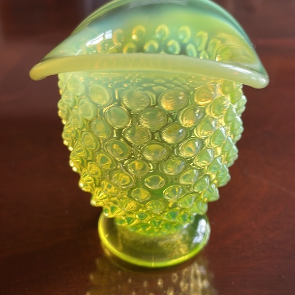 Fenton topaz  Opalescent hobnail mini hat-shaped bud vase - Picture 7 of 11